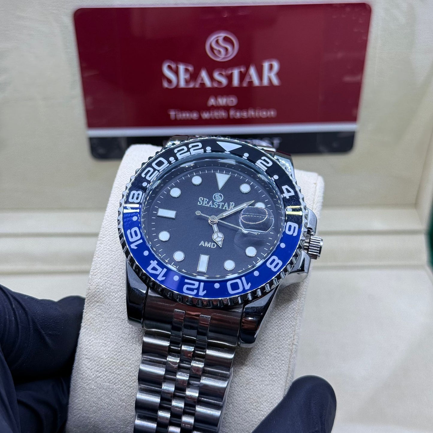 Luxury Rotating Bezel Watch With Jubilee Chain